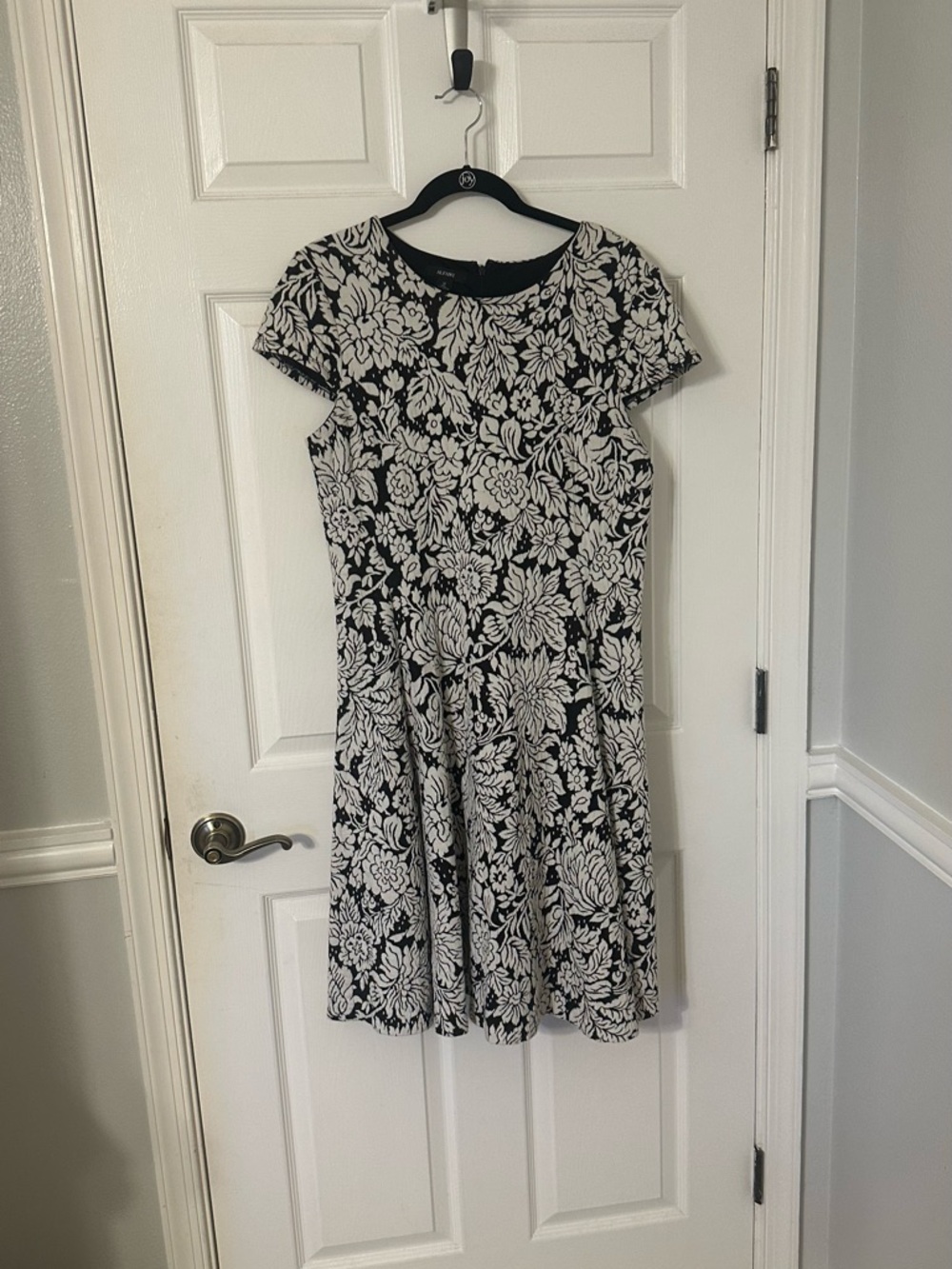 Alfani Black White Floral Fit & Flare Dress Size 12 Textured Jacquard Short